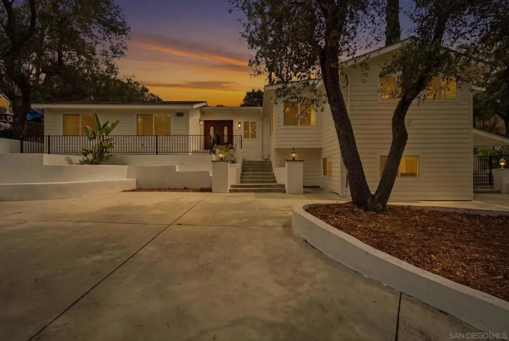 10243 Canyon Escondido, CA 92026