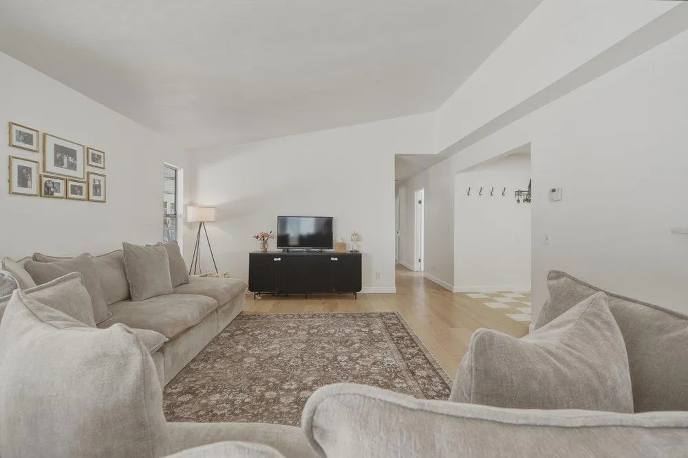 819 Lewis Road Royal Oaks, CA 95076