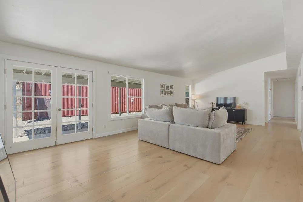 819 Lewis Road Royal Oaks, CA 95076