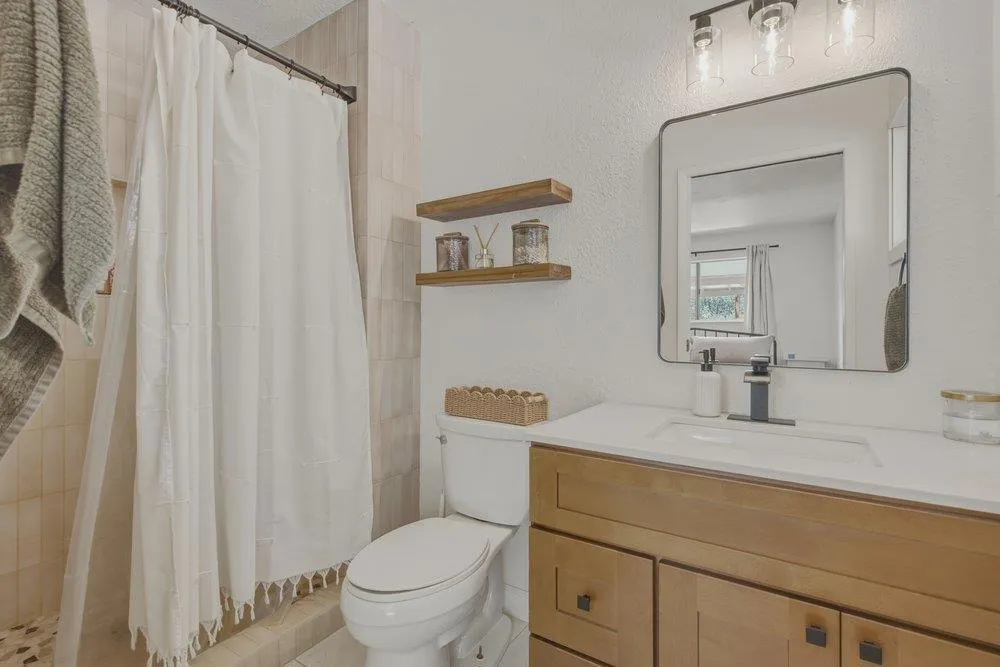 819 Lewis Road Royal Oaks, CA 95076