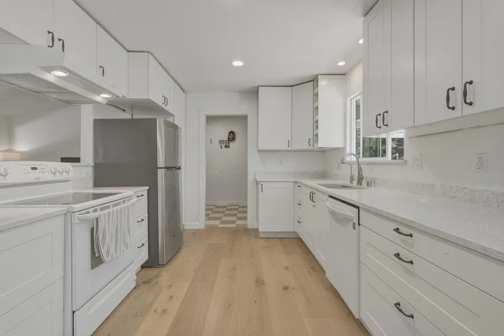 819 Lewis Road Royal Oaks, CA 95076