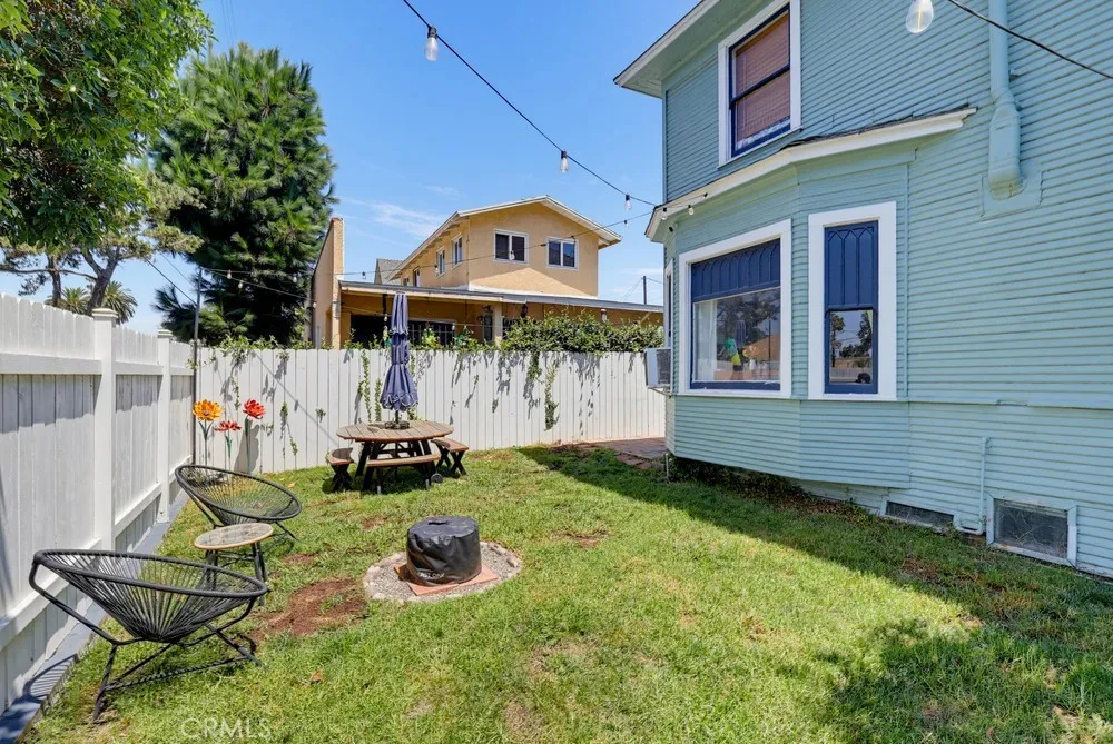 551 W 8th Street Long Beach, CA 90813