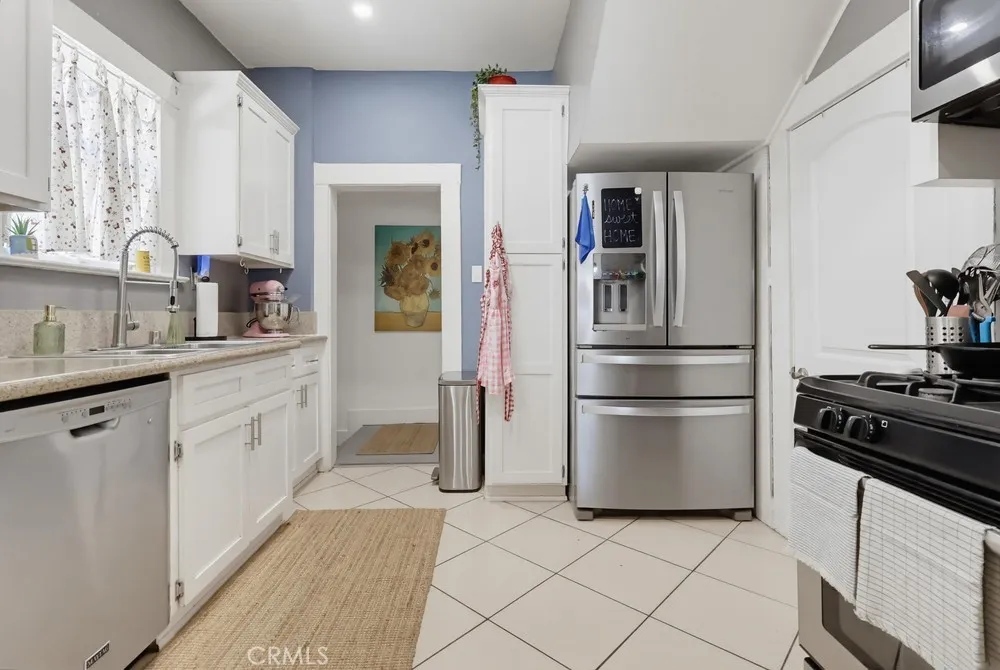 551 W 8th Street Long Beach, CA 90813