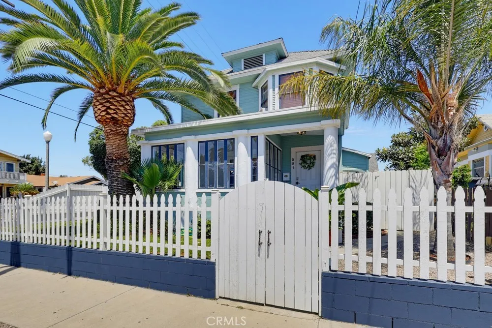 551 W 8th Street Long Beach, CA 90813