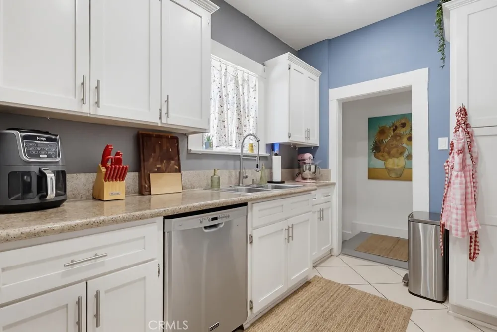 551 W 8th Street Long Beach, CA 90813