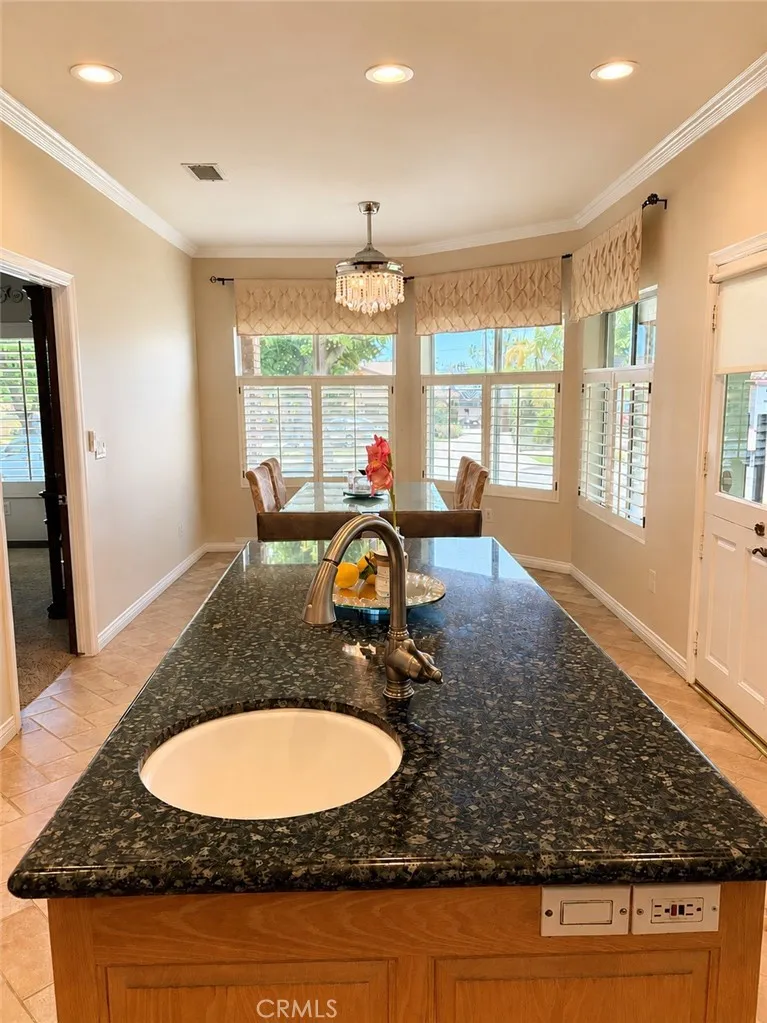 1675 Quince Way Upland, CA 91784