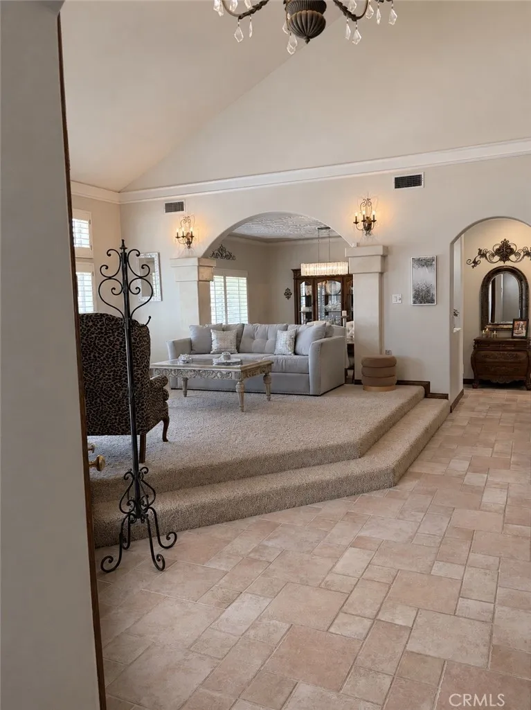1675 Quince Way Upland, CA 91784