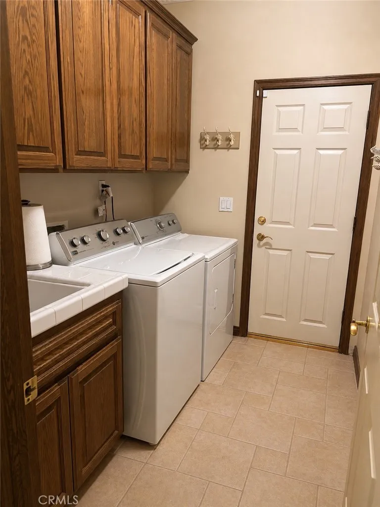 1675 Quince Way Upland, CA 91784
