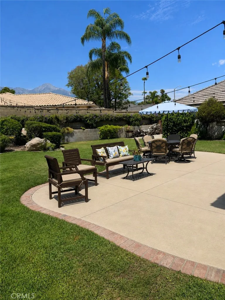 1675 Quince Way Upland, CA 91784