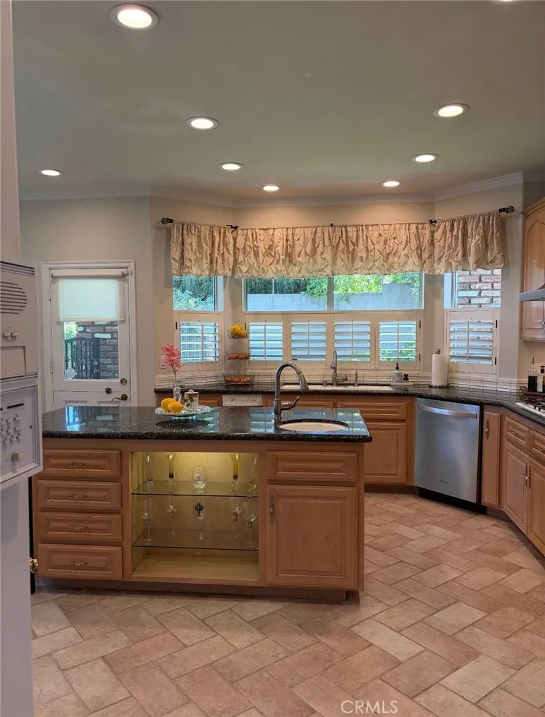 1675 Quince Way Upland, CA 91784