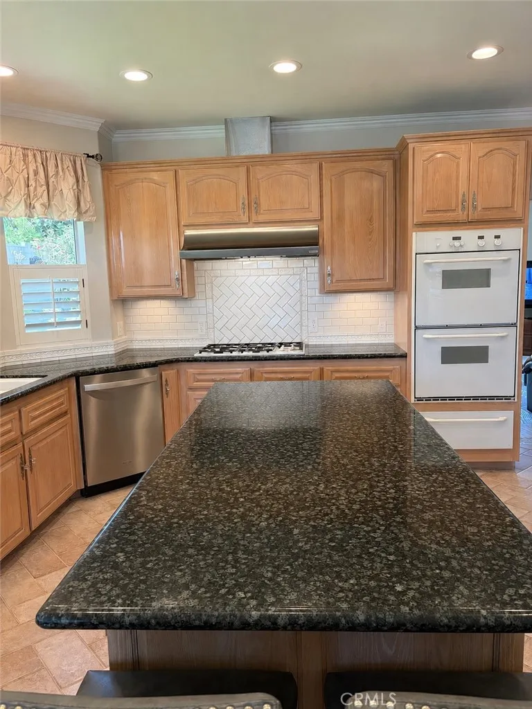 1675 Quince Way Upland, CA 91784