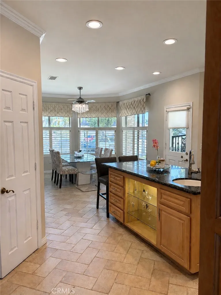 1675 Quince Way Upland, CA 91784