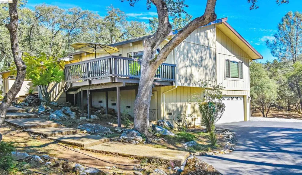 23101 Gold Springs Dr Columbia, CA 95310
