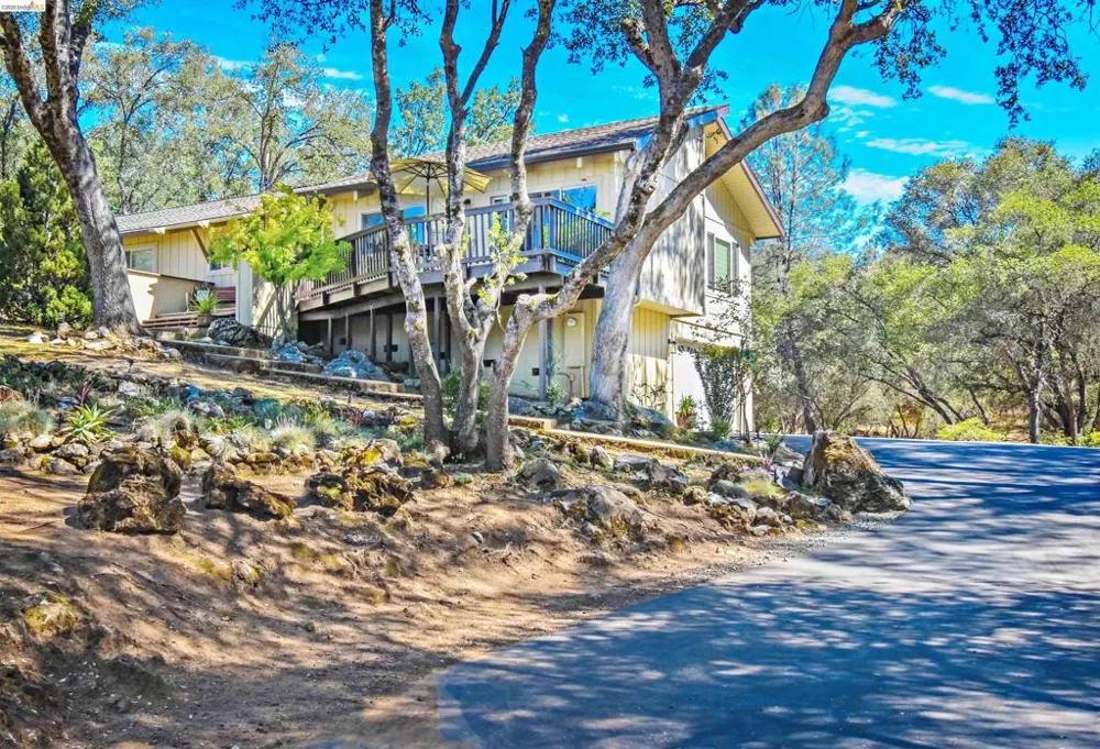 23101 Gold Springs Dr Columbia, CA 95310