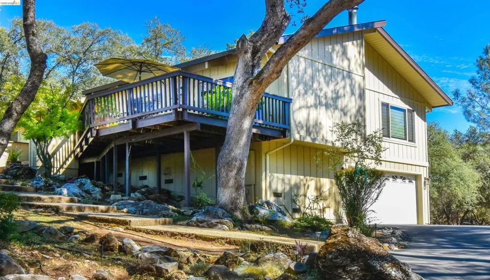 23101 Gold Springs Dr Columbia, CA 95310