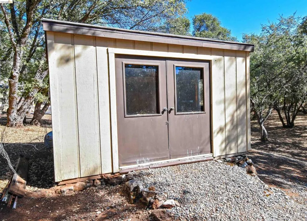 23101 Gold Springs Dr Columbia, CA 95310