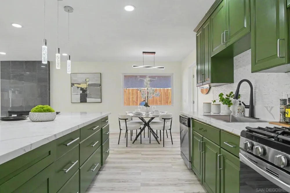 559 Glencrest Dr San Diego, CA 92139