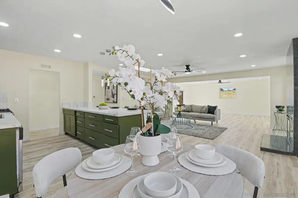 559 Glencrest Dr San Diego, CA 92139