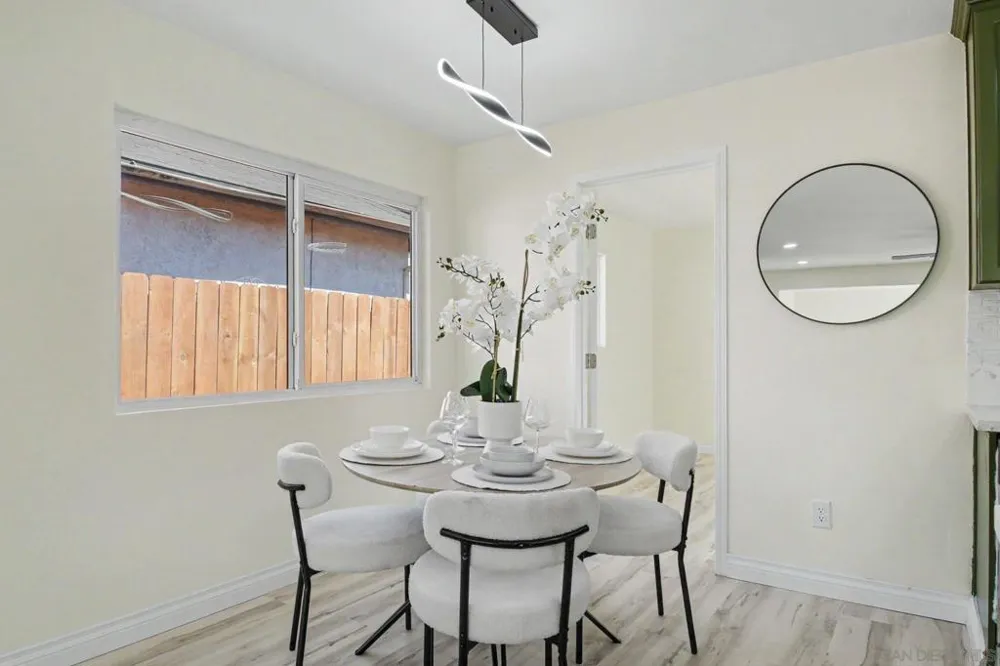 559 Glencrest Dr San Diego, CA 92139
