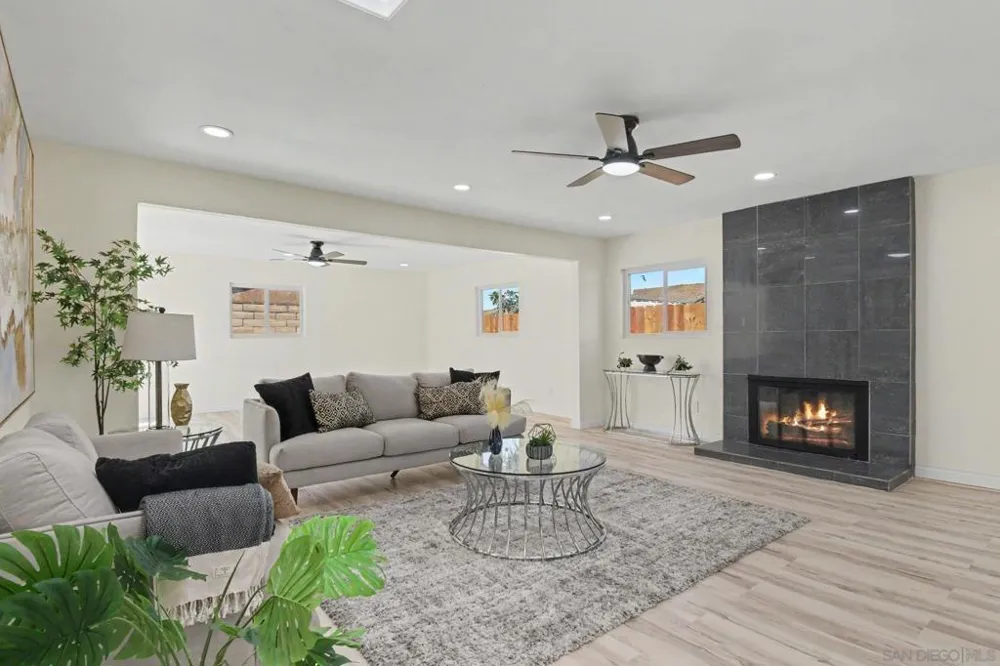 559 Glencrest Dr San Diego, CA 92139