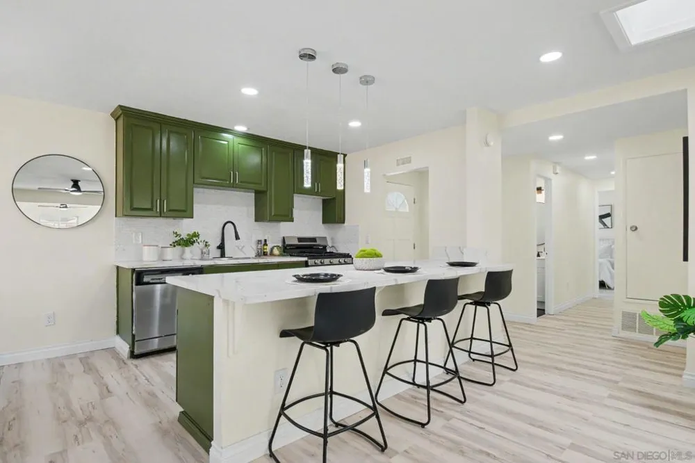 559 Glencrest Dr San Diego, CA 92139