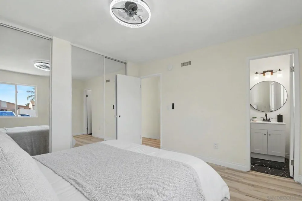 559 Glencrest Dr San Diego, CA 92139