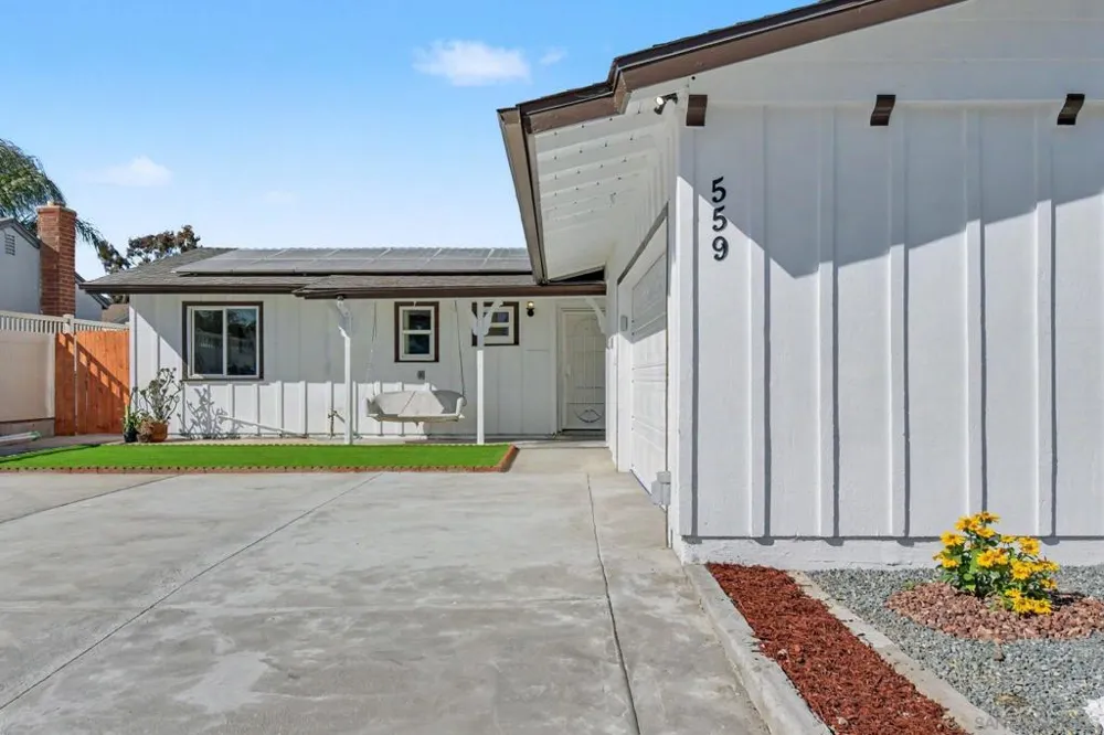 559 Glencrest Dr San Diego, CA 92139