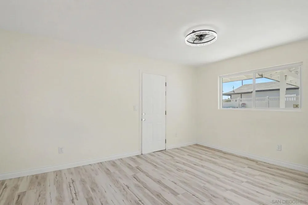 559 Glencrest Dr San Diego, CA 92139