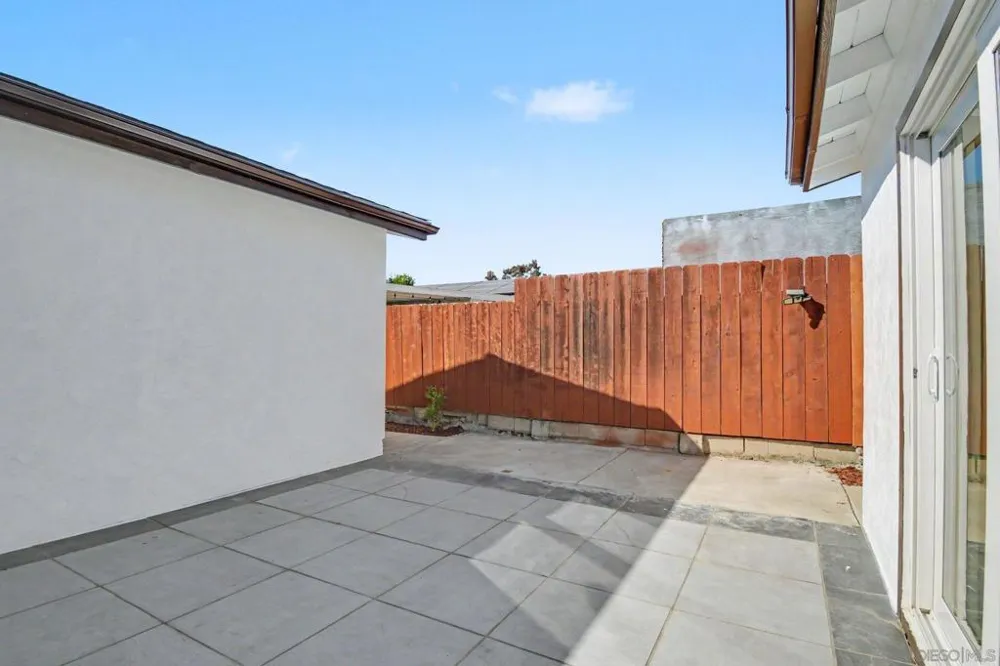 559 Glencrest Dr San Diego, CA 92139