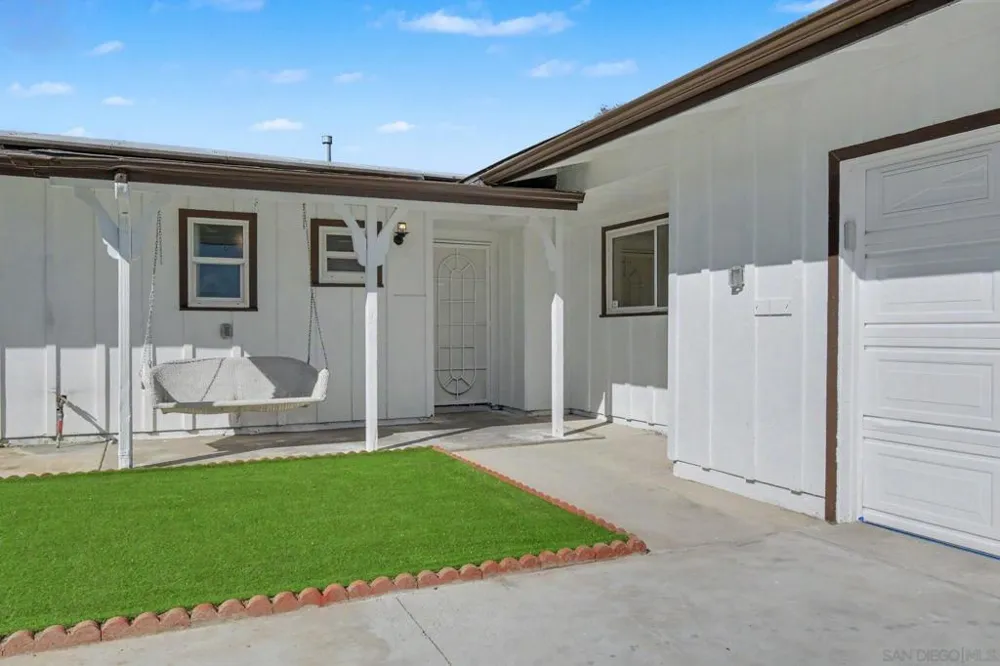 559 Glencrest Dr San Diego, CA 92139