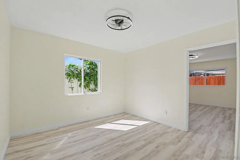 559 Glencrest Dr San Diego, CA 92139