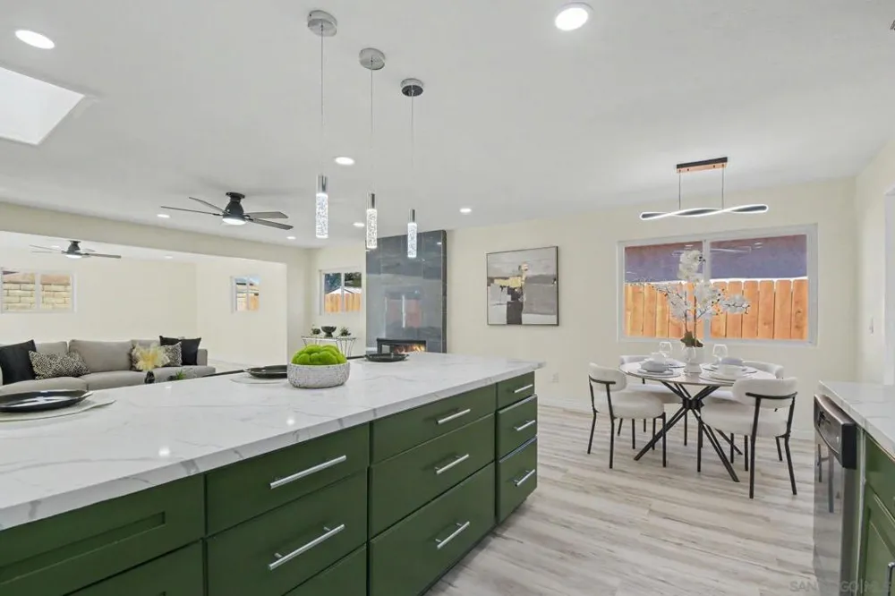 559 Glencrest Dr San Diego, CA 92139