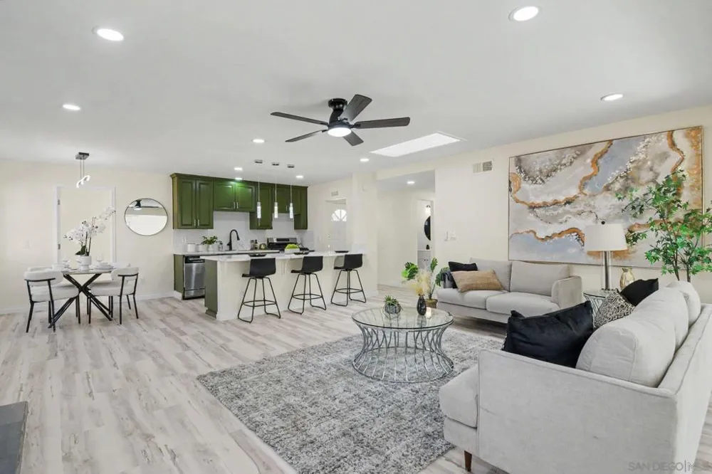 559 Glencrest Dr San Diego, CA 92139