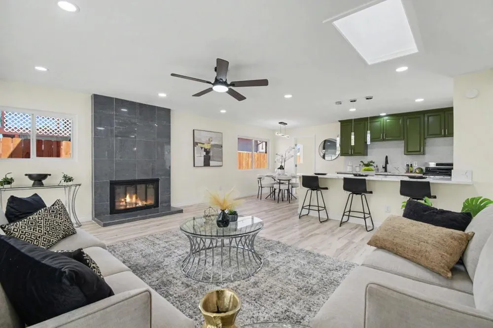 559 Glencrest Dr San Diego, CA 92139