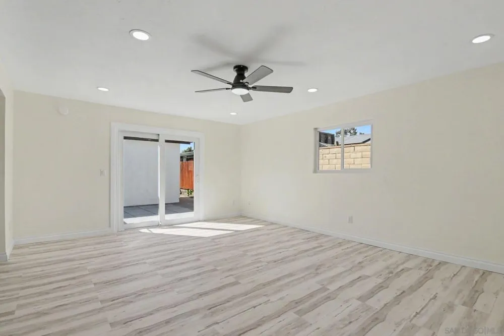 559 Glencrest Dr San Diego, CA 92139