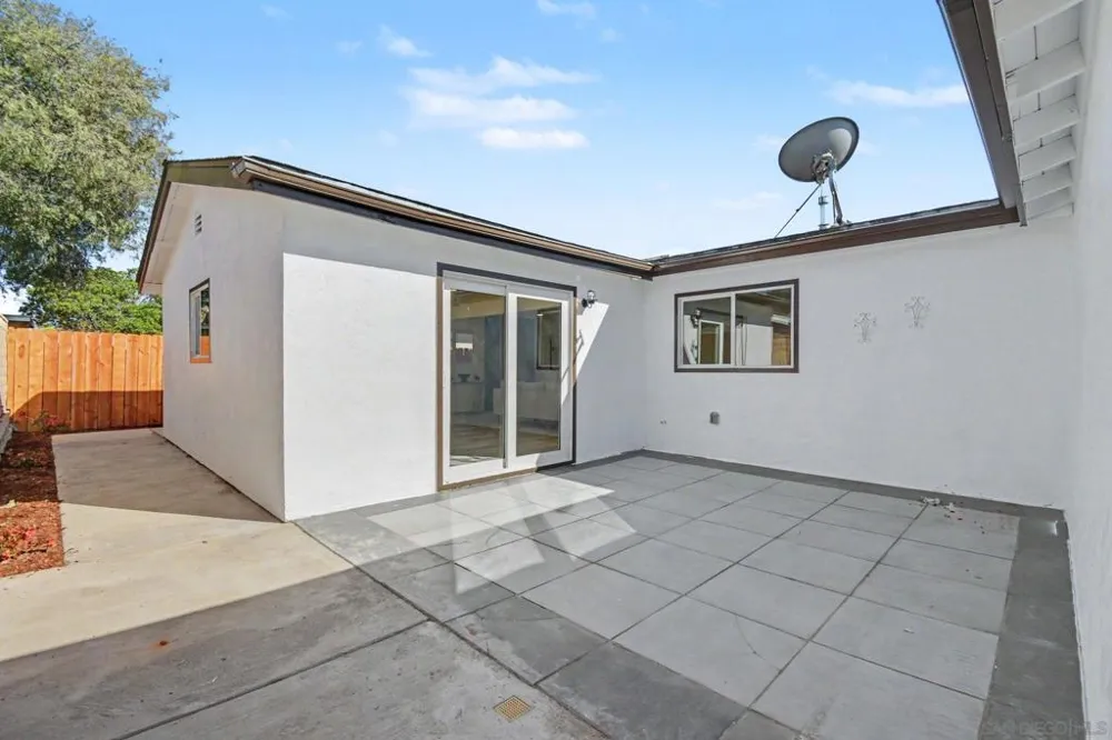 559 Glencrest Dr San Diego, CA 92139