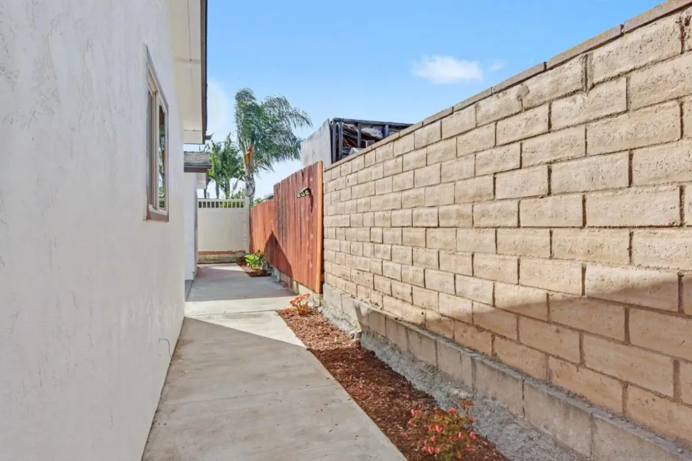 559 Glencrest Dr San Diego, CA 92139
