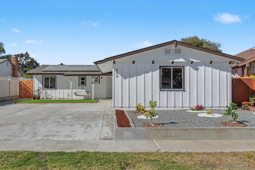 559 Glencrest Dr San Diego, CA 92139