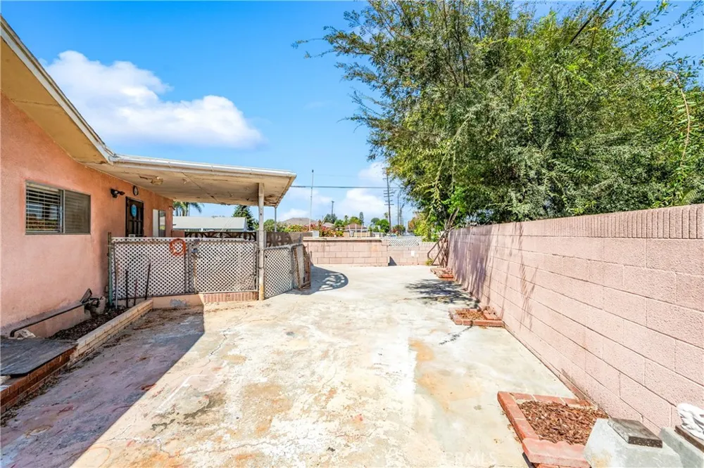 13704 Clark Bellflower, CA 90706