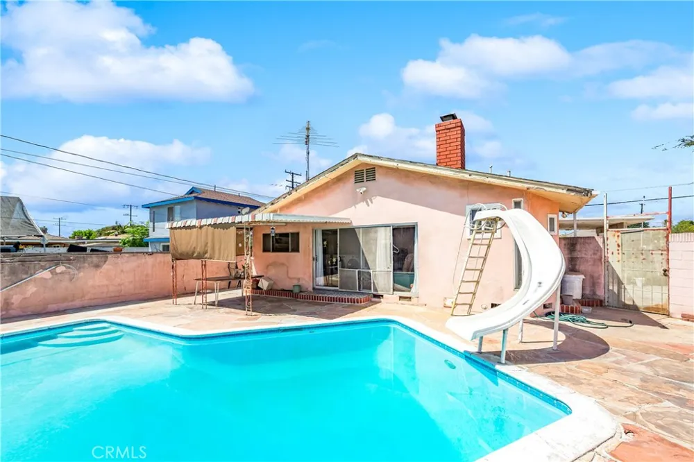 13704 Clark Bellflower, CA 90706