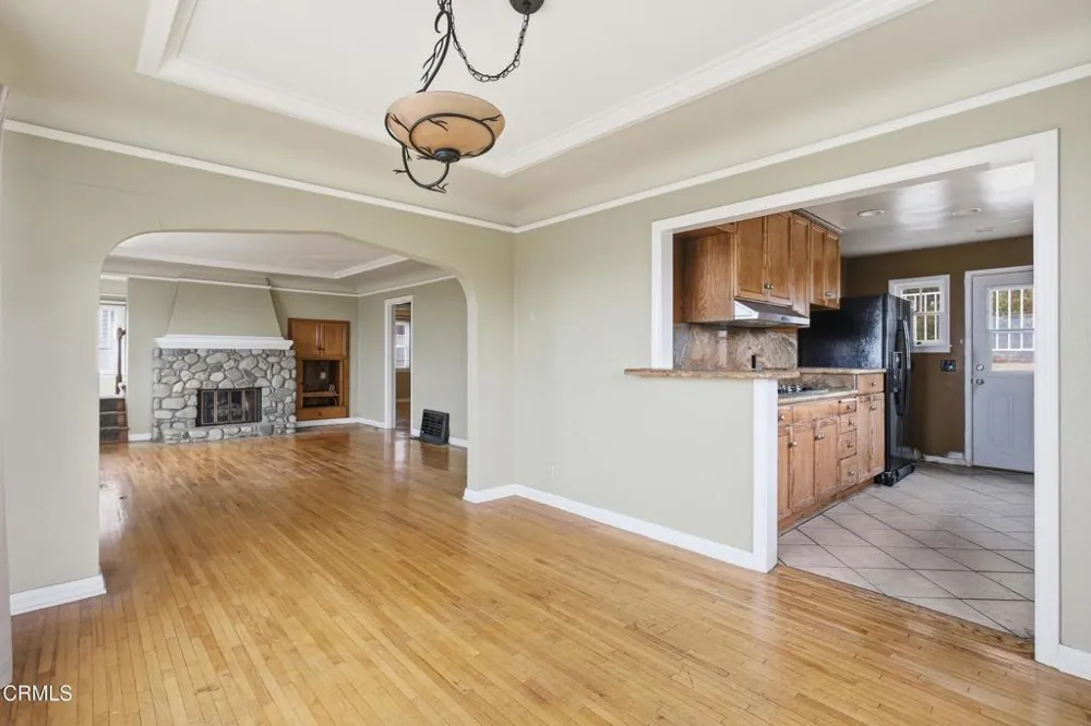 2381 Hyland Ave. Avenue Ventura, CA 93001