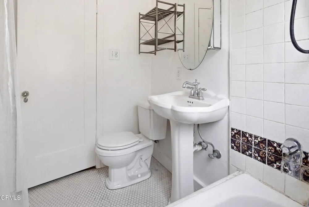 2381 Hyland Ave. Avenue Ventura, CA 93001