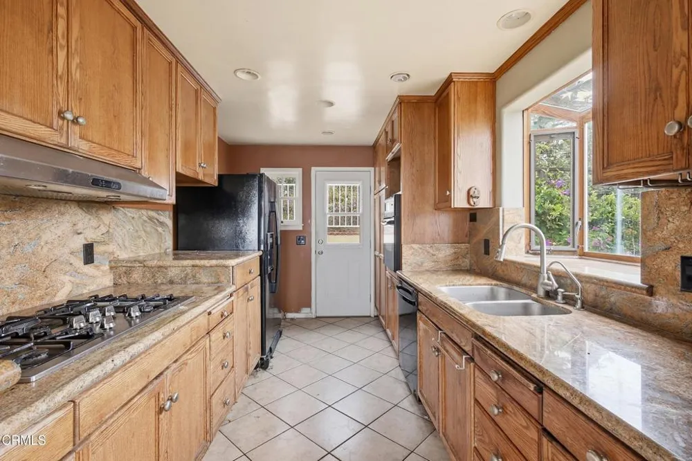 2381 Hyland Ave. Avenue Ventura, CA 93001