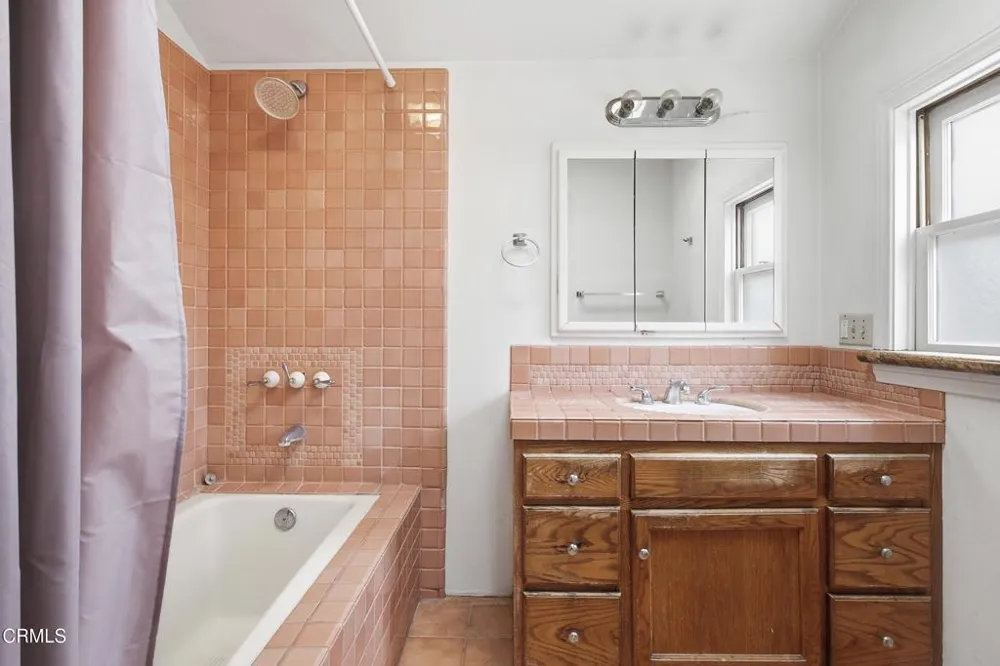 2381 Hyland Ave. Avenue Ventura, CA 93001