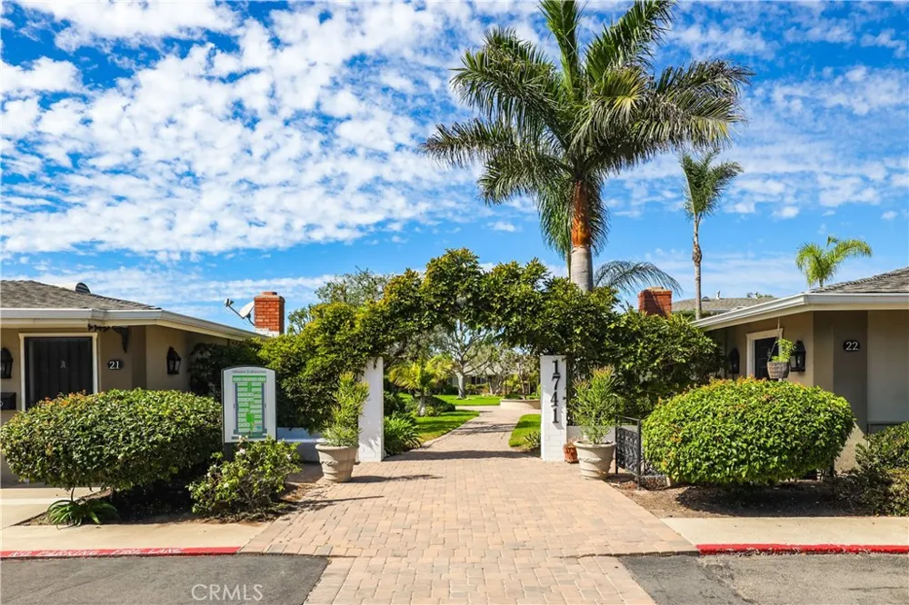 1741 Tustin Avenue #14D Costa Mesa, CA 92627