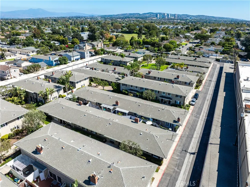 1741 Tustin Avenue #14D Costa Mesa, CA 92627