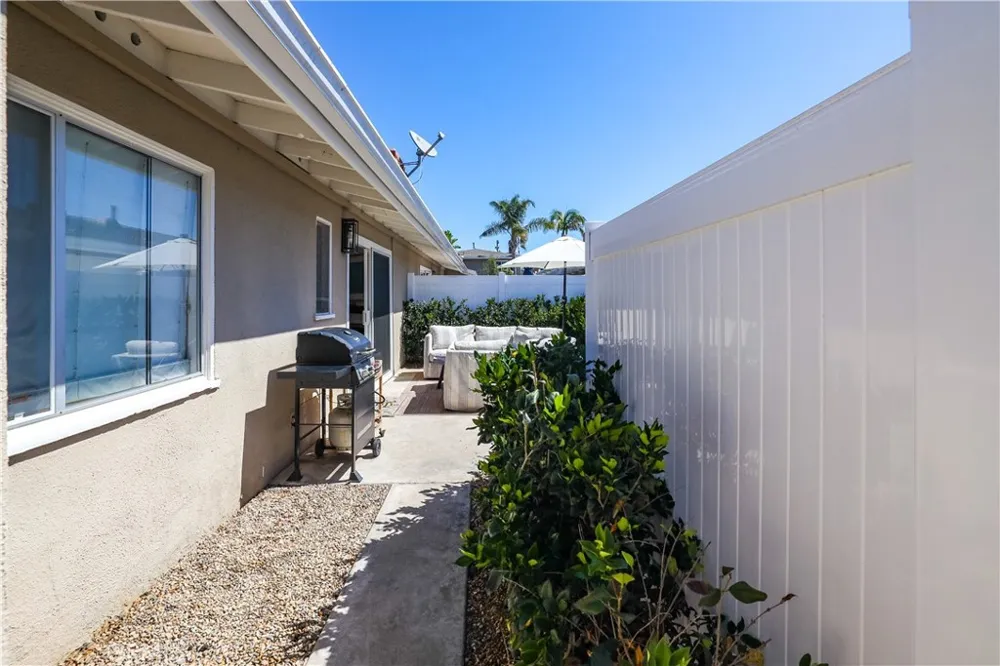 1741 Tustin Avenue #14D Costa Mesa, CA 92627