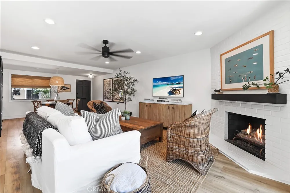 1741 Tustin Avenue #14D Costa Mesa, CA 92627
