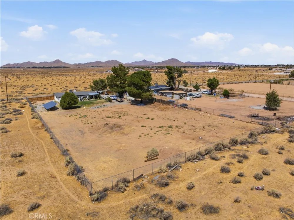 15761 Joshua Apple Valley, CA 92307