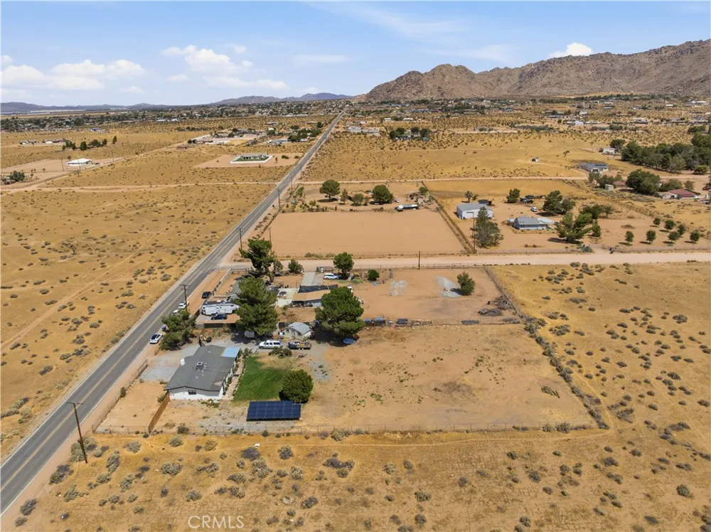 15761 Joshua Apple Valley, CA 92307